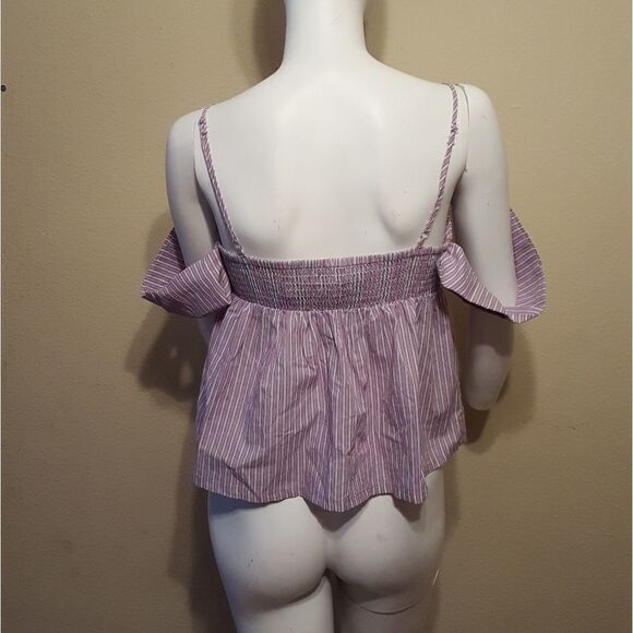 Socialite Stripe Cold Shoulder Top - Picture 5 of 9